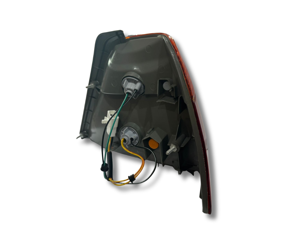 Faro Trasero Izquierdo – Toyota Sprinter 1998 - Imagen 4