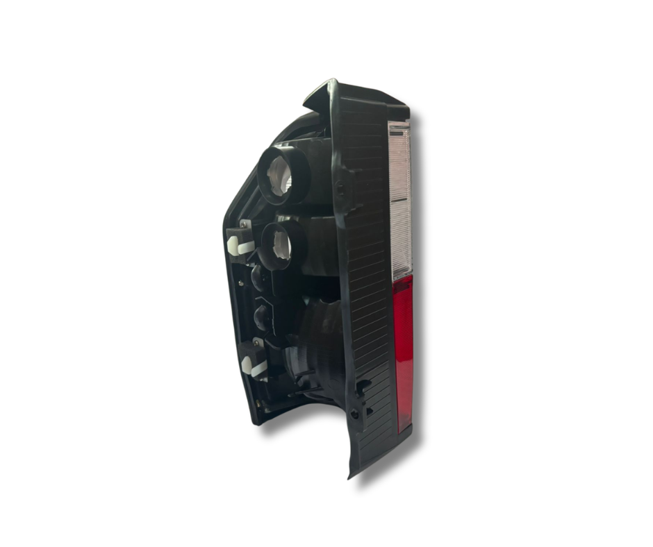 Faro Trasero – Mazda Bongo 1999 - Imagen 4